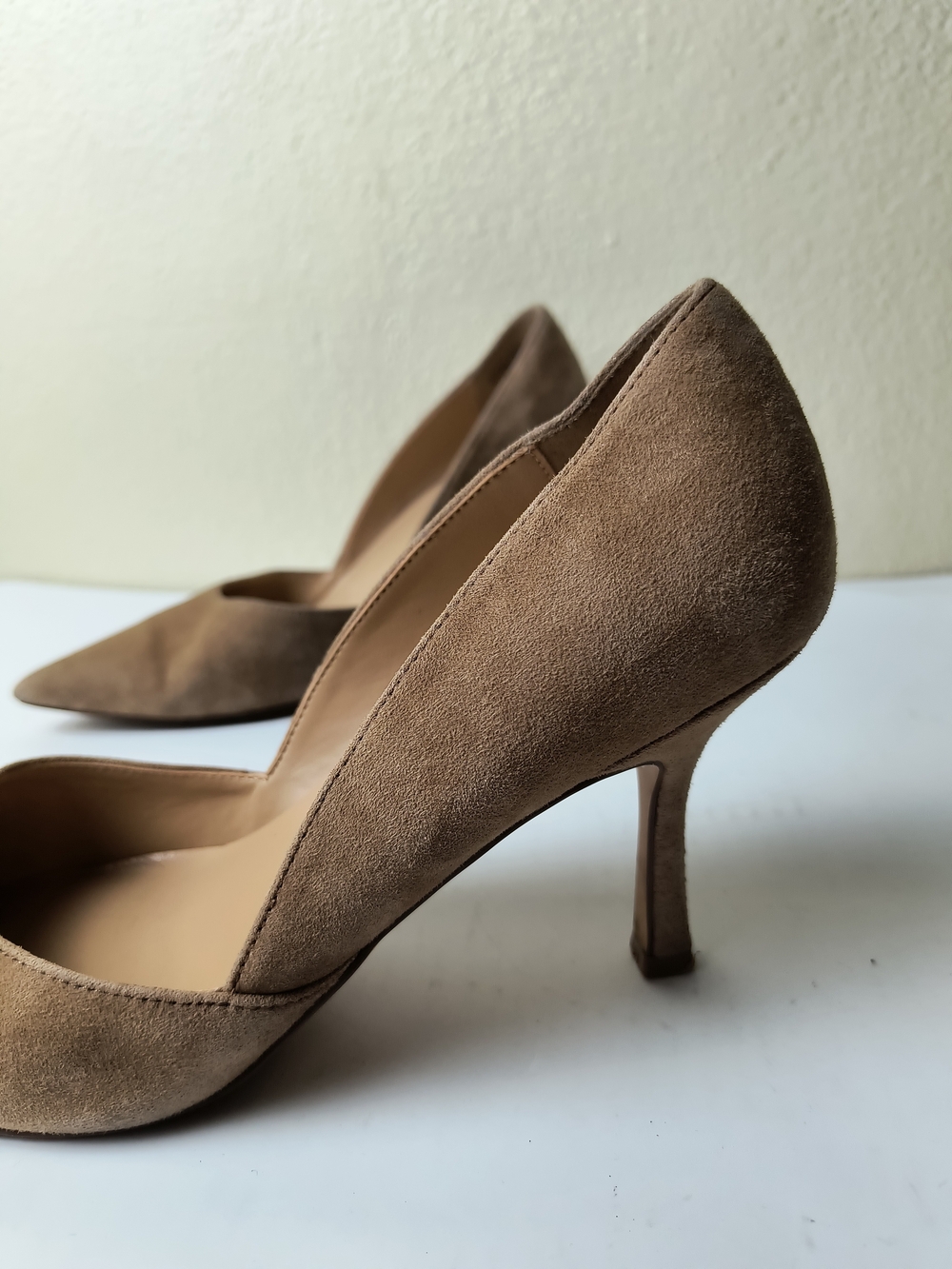 Ann Taylor 8.5M Taupe Suede Pointed-Toe Pumps - Picture 4 of 10